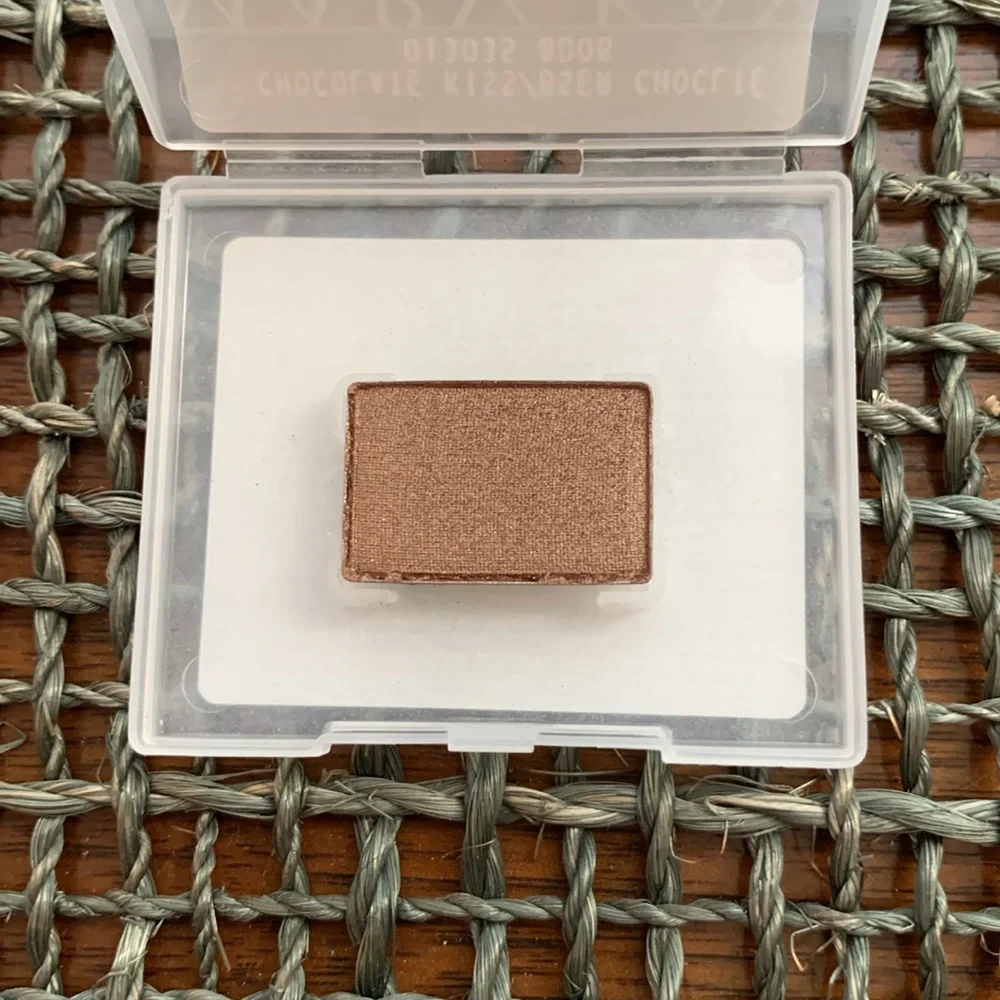 Mary Kay NIP Chocolate Kiss Mineral Eye Shadow - Picture 3 of 4